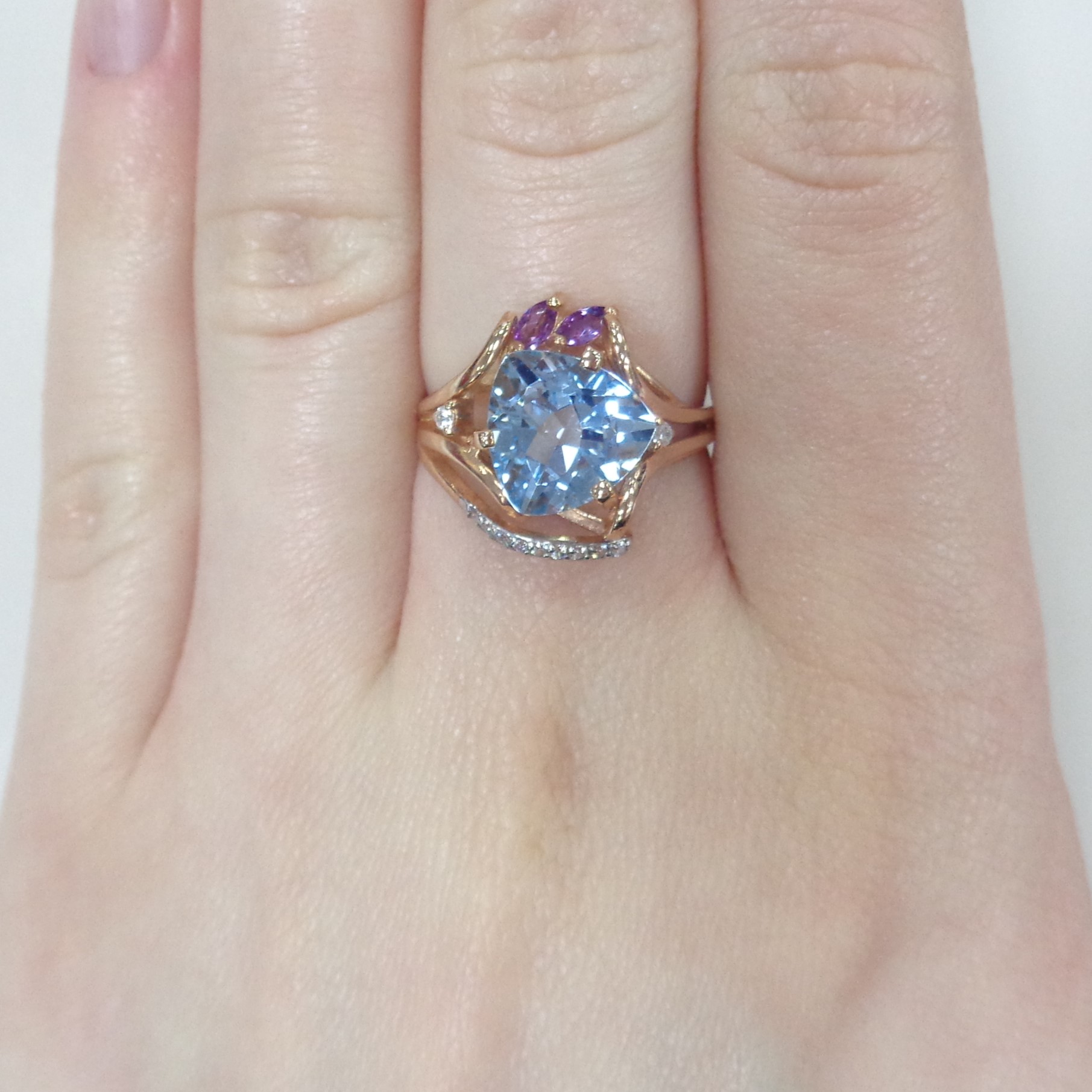 Серебряное кольцо с топазом и аметистами